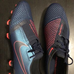 Nike Phantom Venom Academy FG Cleats